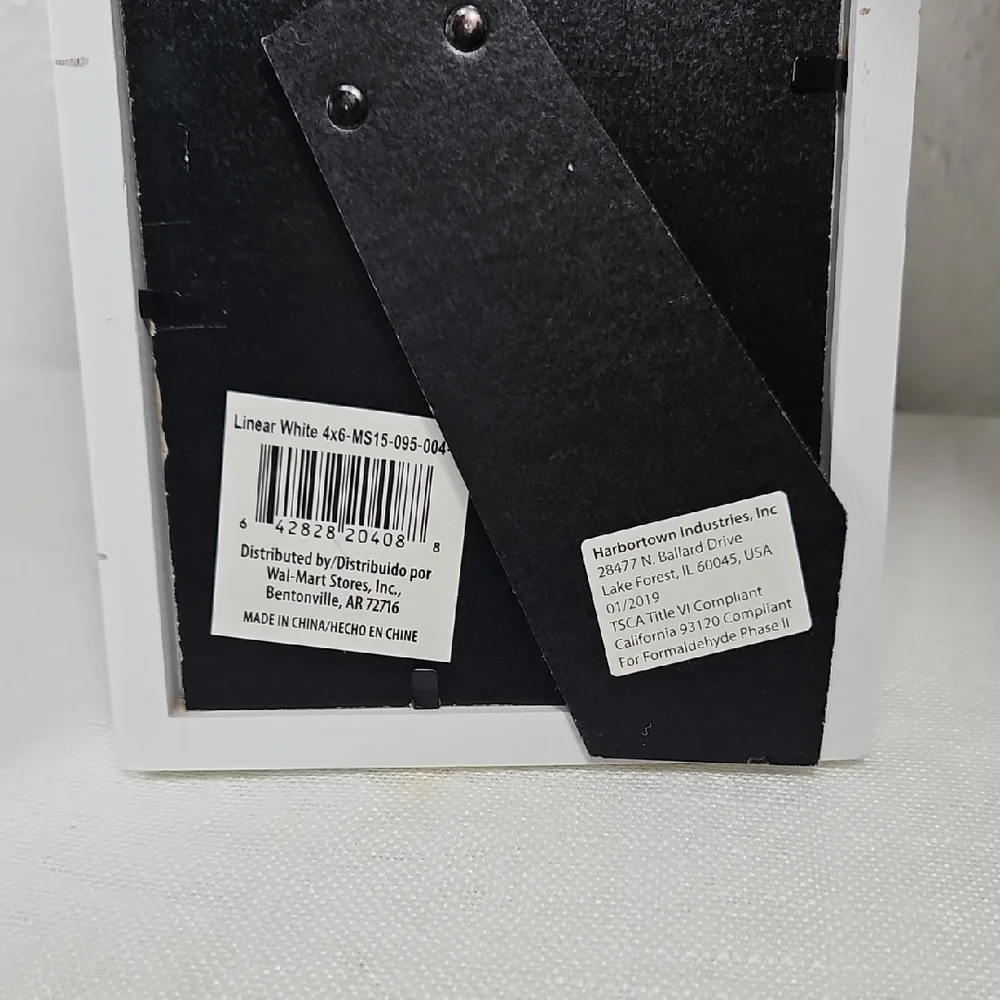 Set of 4 white Harbortown wooded picture frames :6.75x4.75 hold 4x6